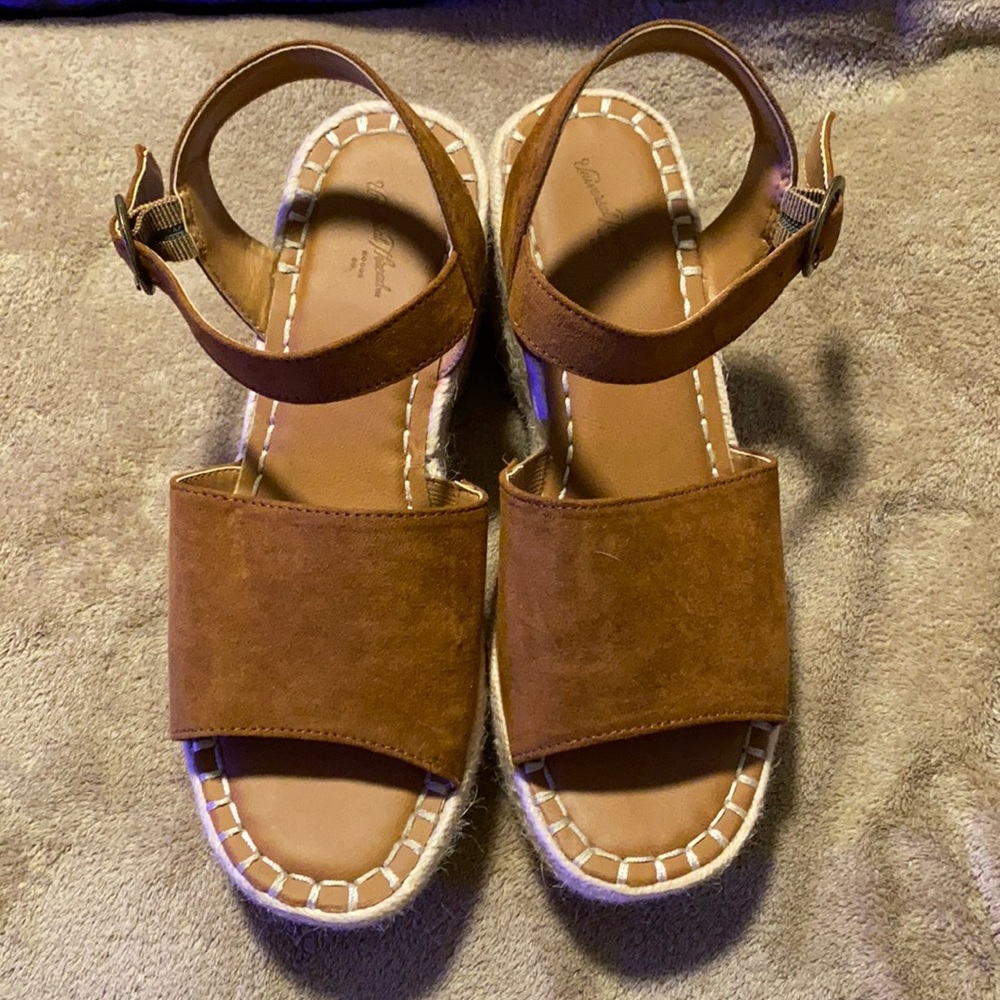 Universal Thread brown platform wedges